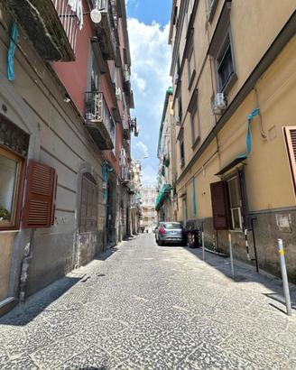 2 LOCALI A NAPOLI