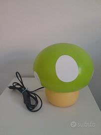 Lampada da comodino a forma di fungo