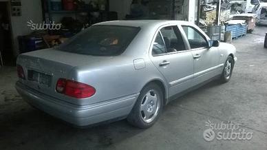 Ricambi Mercedes E 250 1998 berlina grigio chiaro