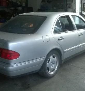 Ricambi Mercedes E 250 1998 berlina grigio chiaro