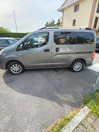 Minivan Nissan