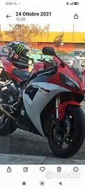 YAMAHA  R1
