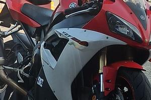 yamaha r1