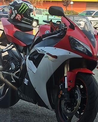 yamaha r1