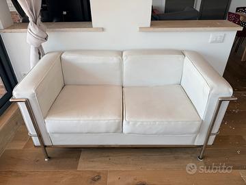 Divano stile Le Corbusier
