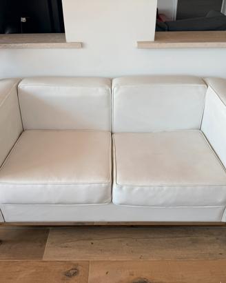 Divano stile Le Corbusier