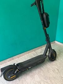 Monopattino ninenbot g2 max