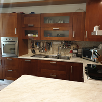 Cucina completa ad angolo con penisola