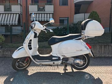 Vespa 300 GTS i.e. Super