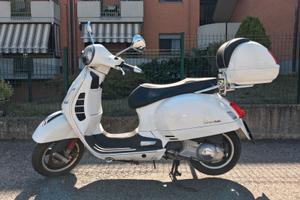 Vespa 300 GTS i.e. Super