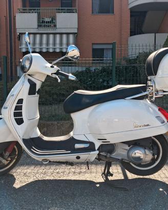 Vespa 300 GTS i.e. Super