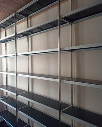 Libreria di design in metallo