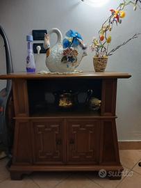 Mobiletto in legno di noce