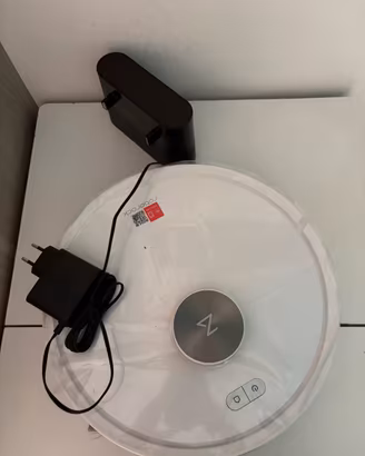 Robot  aspirapolvere e lavapavimenti