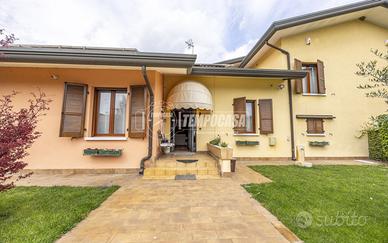 Villetta Bifamiliare con ingresso indipendente