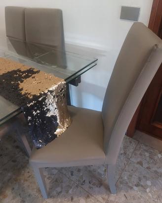 tavolo in vetro con 5 sedie