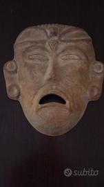 Maschera in terracotta