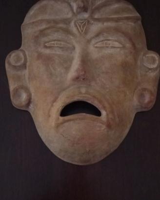 Maschera in terracotta