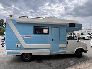 Camper monoscocca pronto a partire