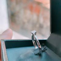 Anello con solitario