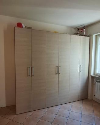 Armadio sei ante legno chiaro come nuovo