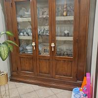 Mobile basso e vetrina