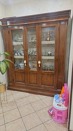 Mobile basso e vetrina