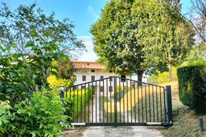 Rustico con terreno e bosco