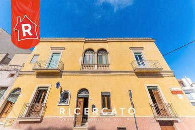 Casa indipendente di 320 m² con più di 5 locali e 