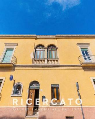 Casa indipendente di 320 m² con più di 5 locali e 