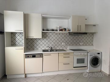 Cucina componibile completa di alta gamma + Tavolo