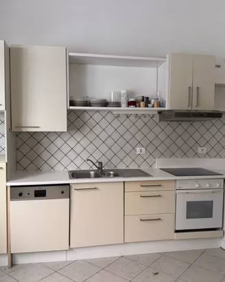 Cucina componibile completa di alta gamma + Tavolo
