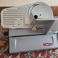 Affettatrice elettrica HPE in metallo