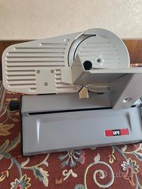 Affettatrice elettrica HPE in metallo