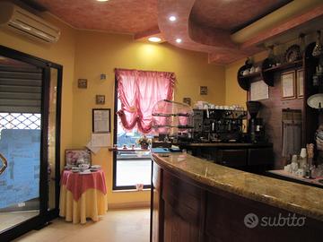 Locale commerciale ad angolo su 2 strade