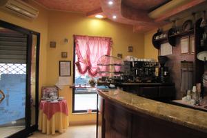 Locale commerciale ad angolo su 2 strade
