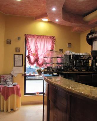 Locale commerciale ad angolo su 2 strade