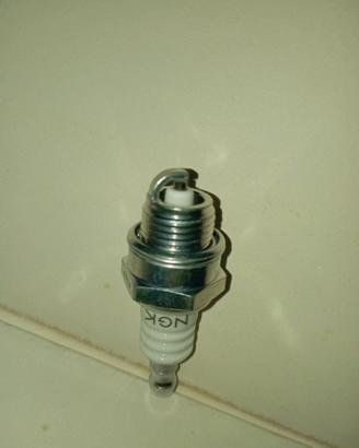 Candela decespugliatore o motoseghe