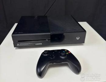 Xbox One con 8 giochi + volante e pedaliera