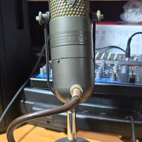 Microfono a nastro RCA 77-DX

