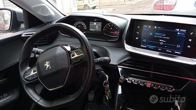 Peugeot 208 pari a nuovo 