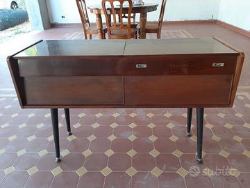 Mobile radio giradischi della Philips anni '60