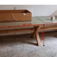 Scrivani e tavolo riunioni in legno