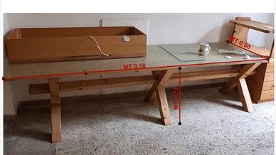 Scrivani e tavolo riunioni in legno