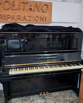 Pianoforte verticale Steinway
