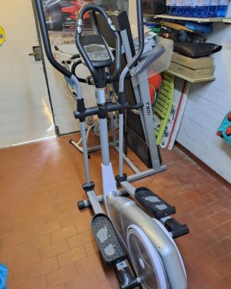 Attrezzo da palestra cyclette ellittica