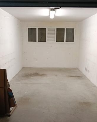 Box 17 mq in via Romagneno - Recco