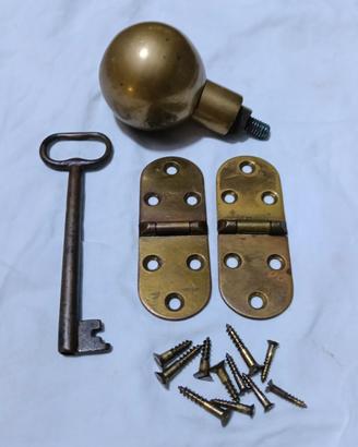 Lotto ferramenta antica ottone pieno -fine 800/900