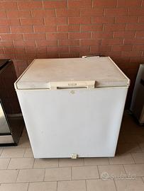 Congelatore a pozzetto Indesit