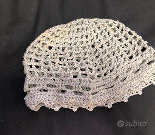 Cappello a rete fatto a mano